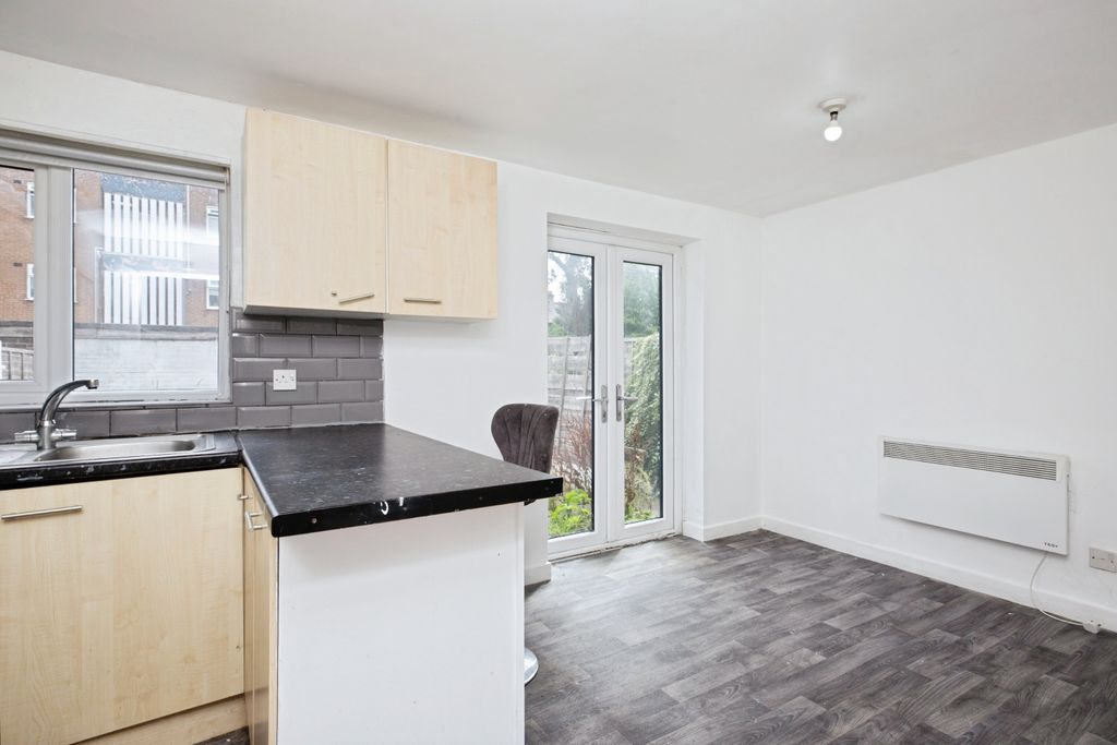 Property photo 3 of 13 Kitchen