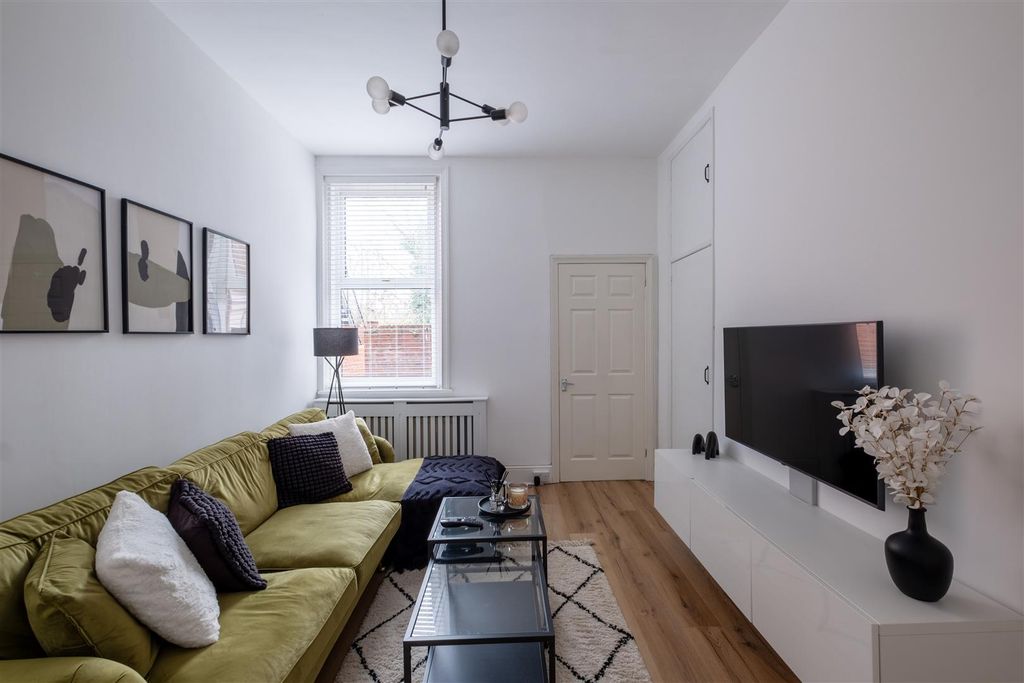 Property photo 2 of 19 108 Whitefield Terr He-2.Jpg