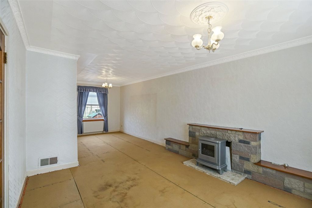 Property photo 3 of 18 Living Room