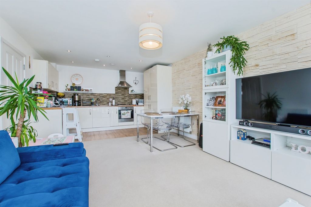 Property photo 2 of 13