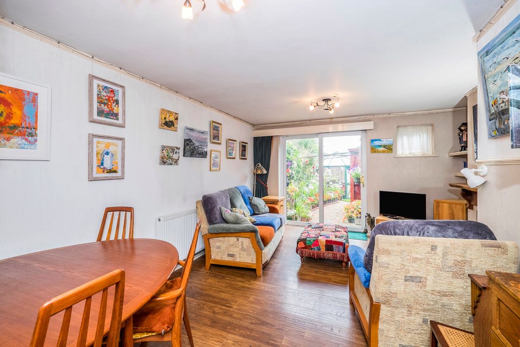 Property photo 3 of 22 Pbox-Img.Jpg