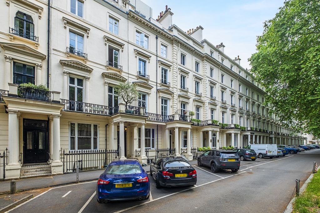 Property photo 3 of 9 External