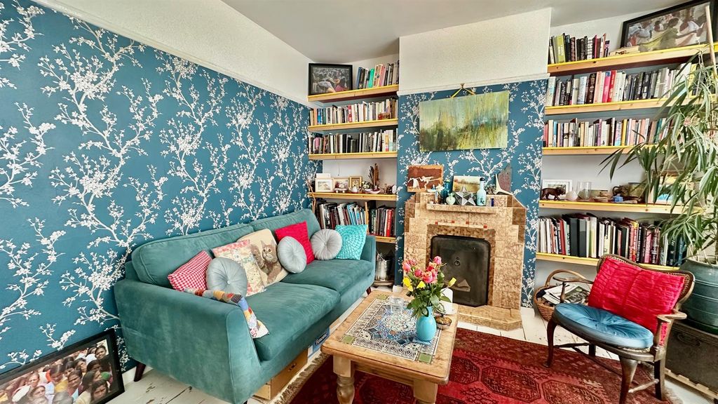 Property photo 3 of 27