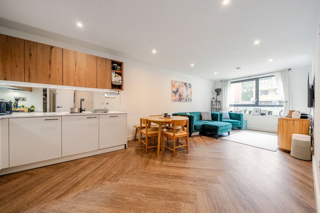 Property photo 3 of 19 1516046-20-1A0A49...