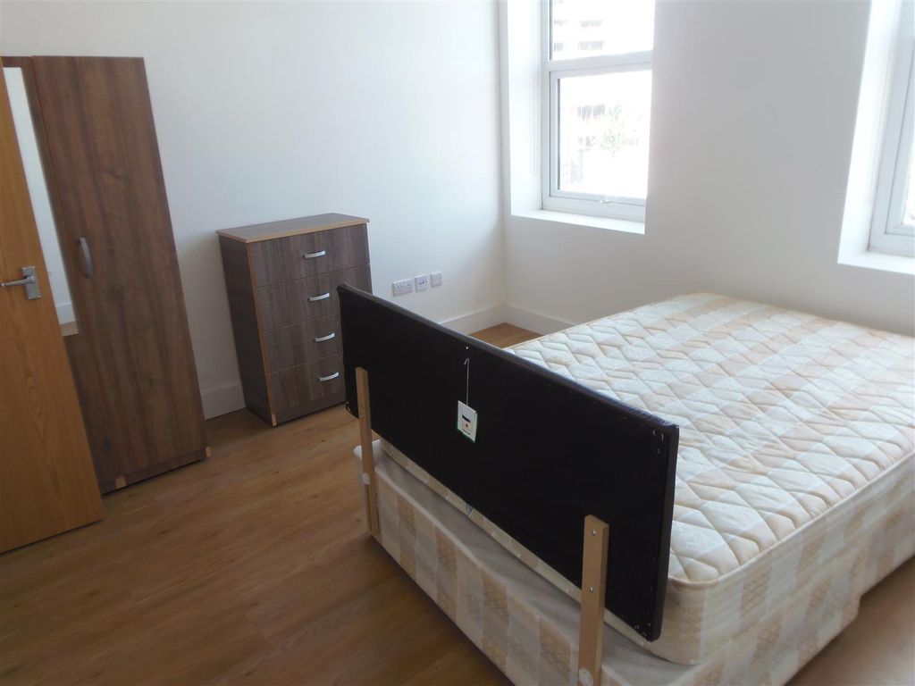 Property photo 3 of 6