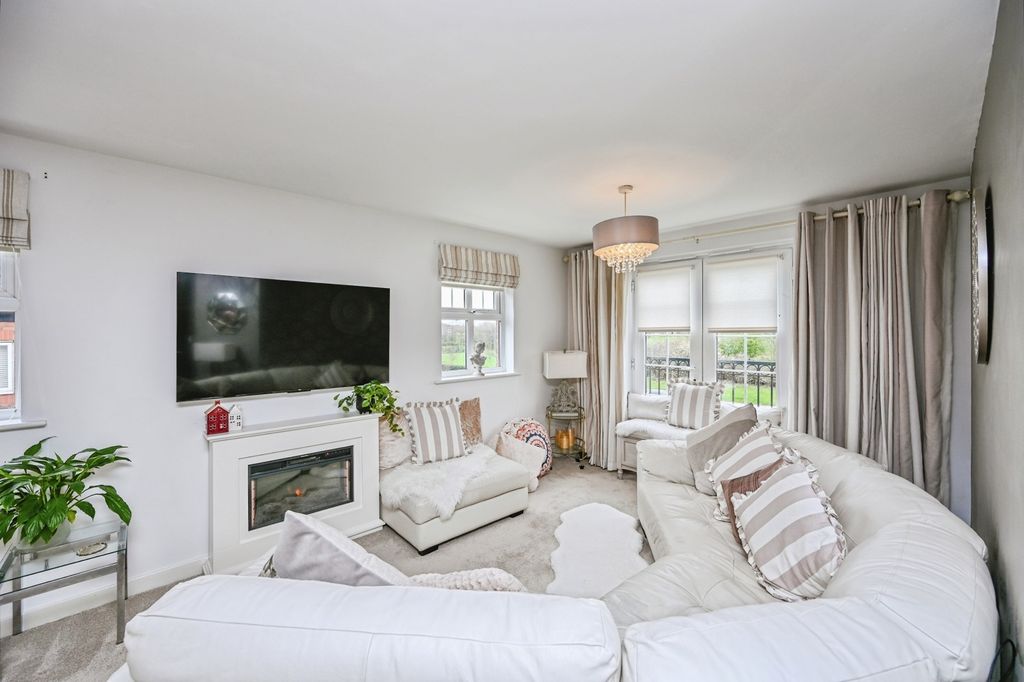 Property photo 2 of 16 Pbox-Img.Jpg