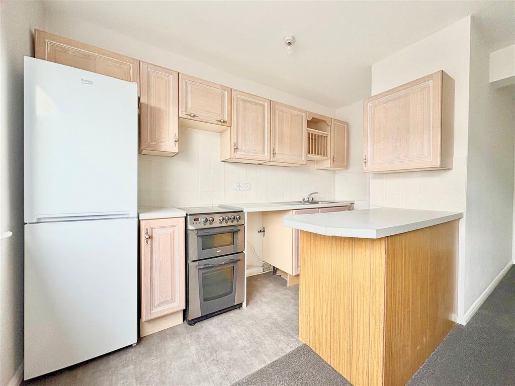 Property photo 3 of 17 Kitchen