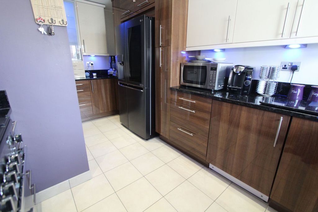 Property photo 3 of 42