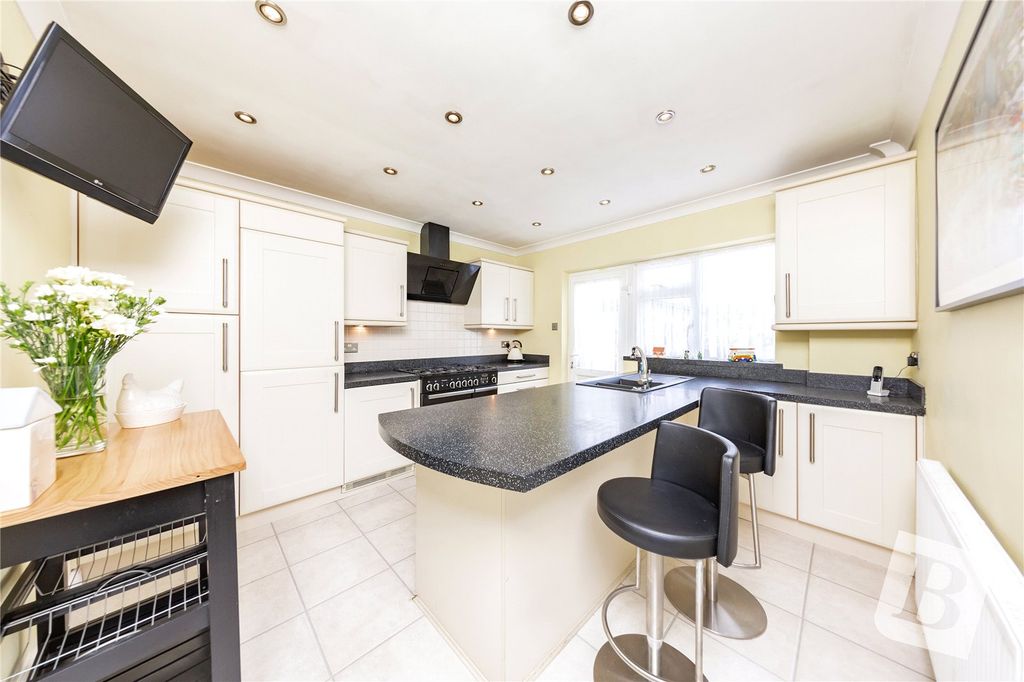 Property photo 3 of 12 Kitchen