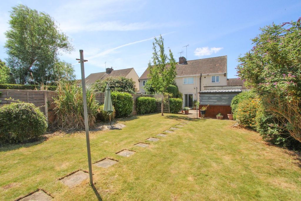 Property photo 2 of 25