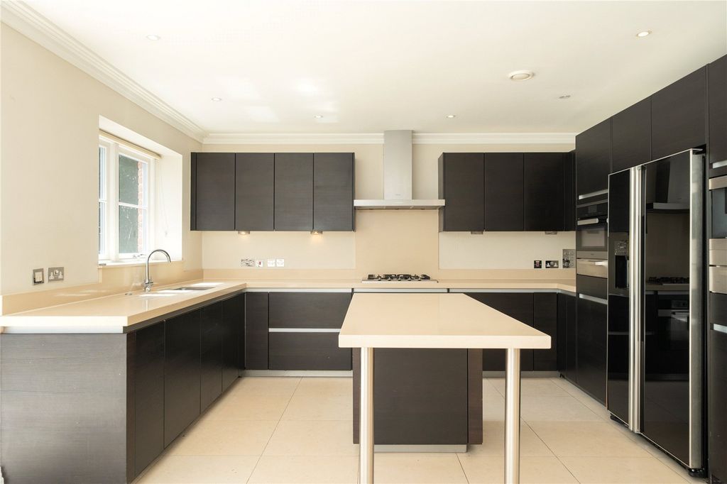 Property photo 2 of 12 Kitchen