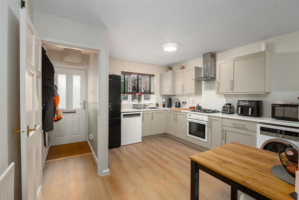 Property photo 3 of 18 141 Parklands, Banbury-7.Jpg