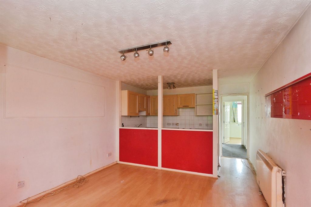 Property photo 3 of 8