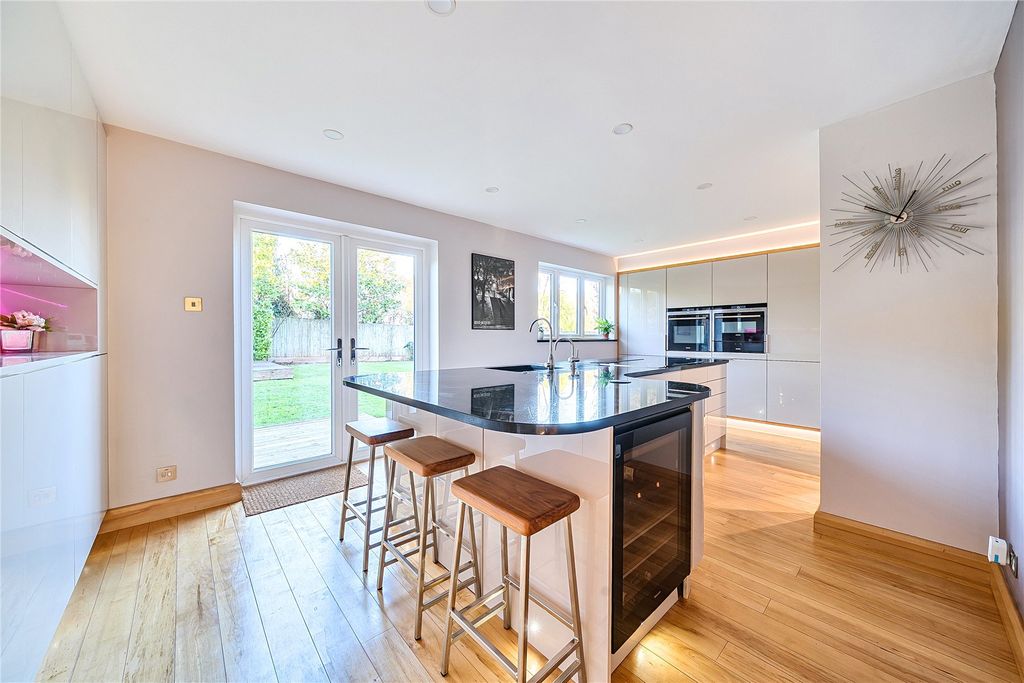 Property photo 3 of 17 Kitchen