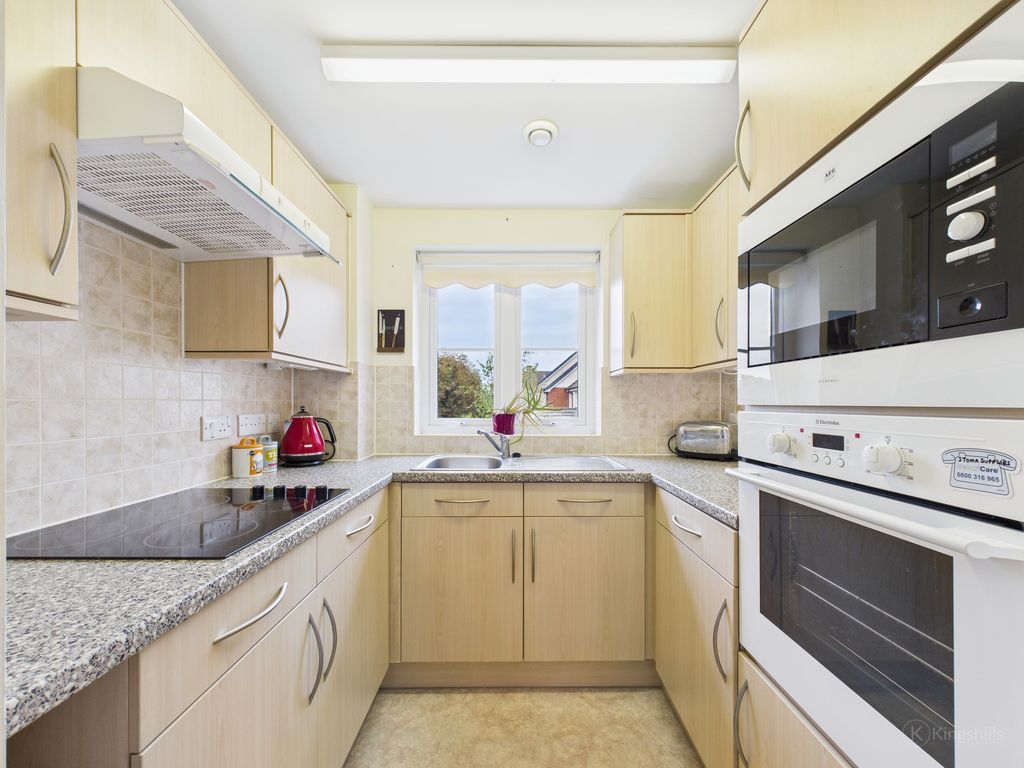 Property photo 3 of 9 Kitchen