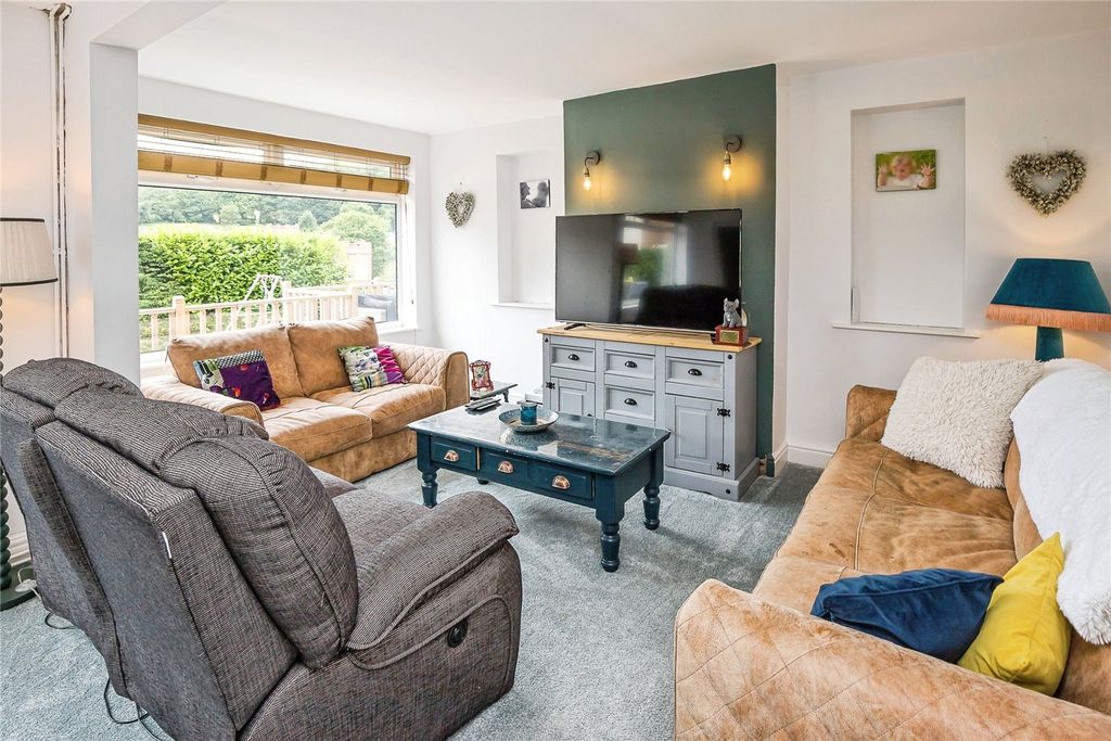 Property photo 3 of 33 Living/Dining Room