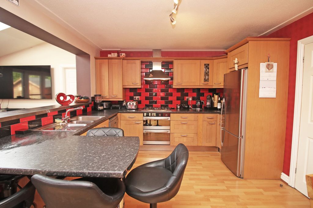 Property photo 2 of 25