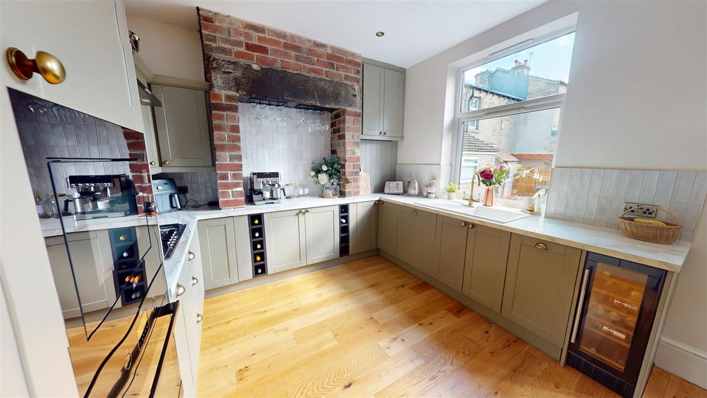 Property photo 3 of 13 Dining Kitchen