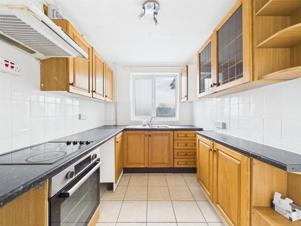 Property photo 2 of 17 2 - 3-Bedroom Maisonette In Yate.Jpg