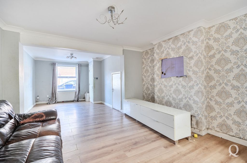 Property photo 2 of 20 96E4Ec8E-Cfac-4B1...