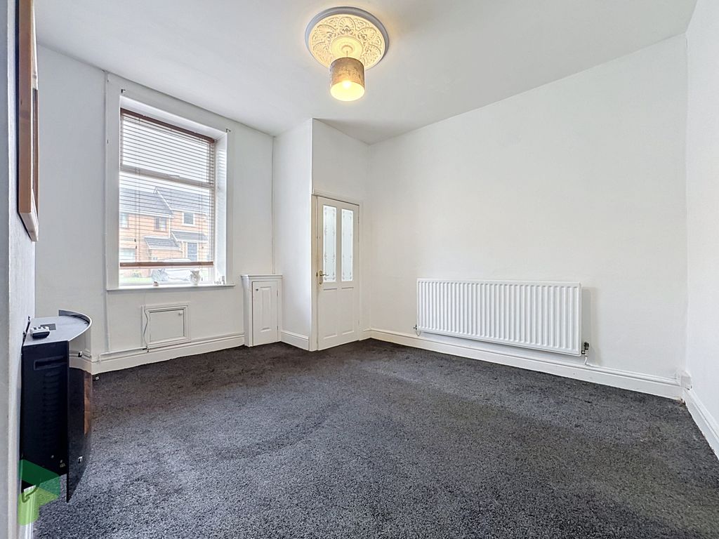 Property photo 3 of 19 Living Room