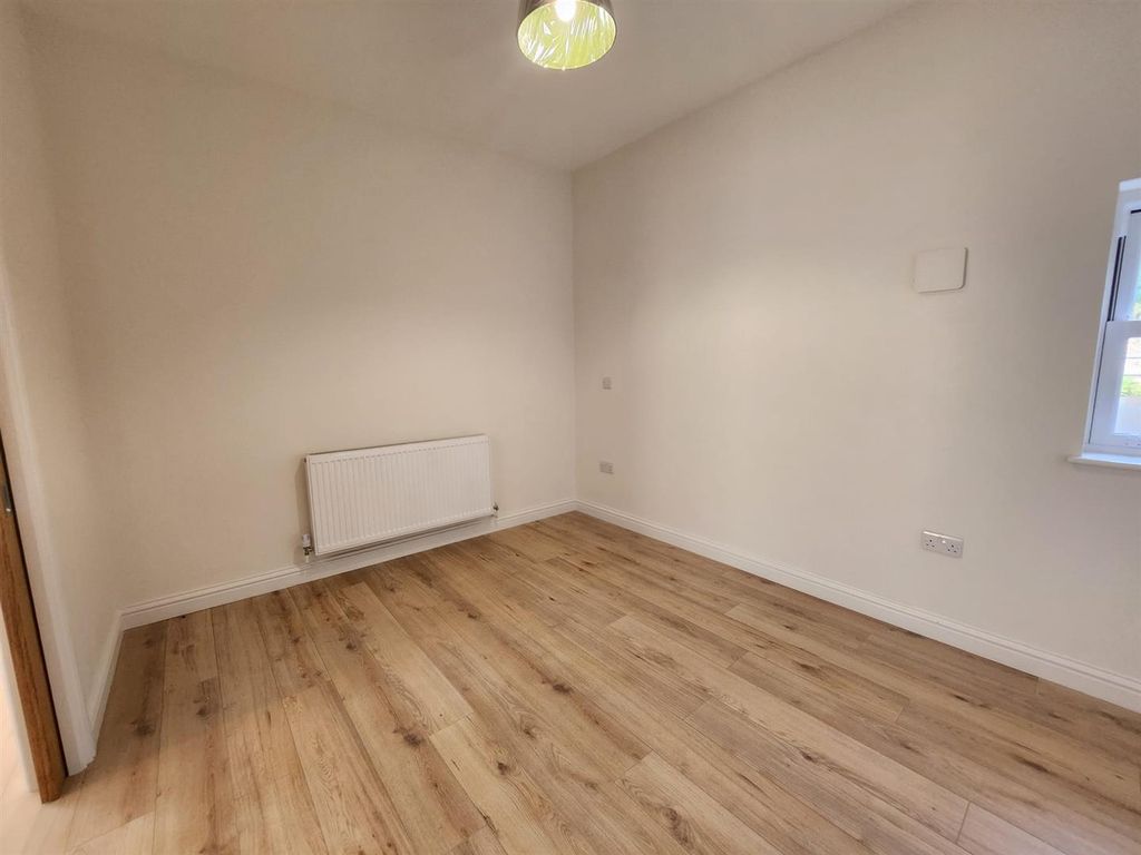 Property photo 3 of 6 4d24E48d-114F-4974-Aaaf-Efdf84F49cc0.Jpg