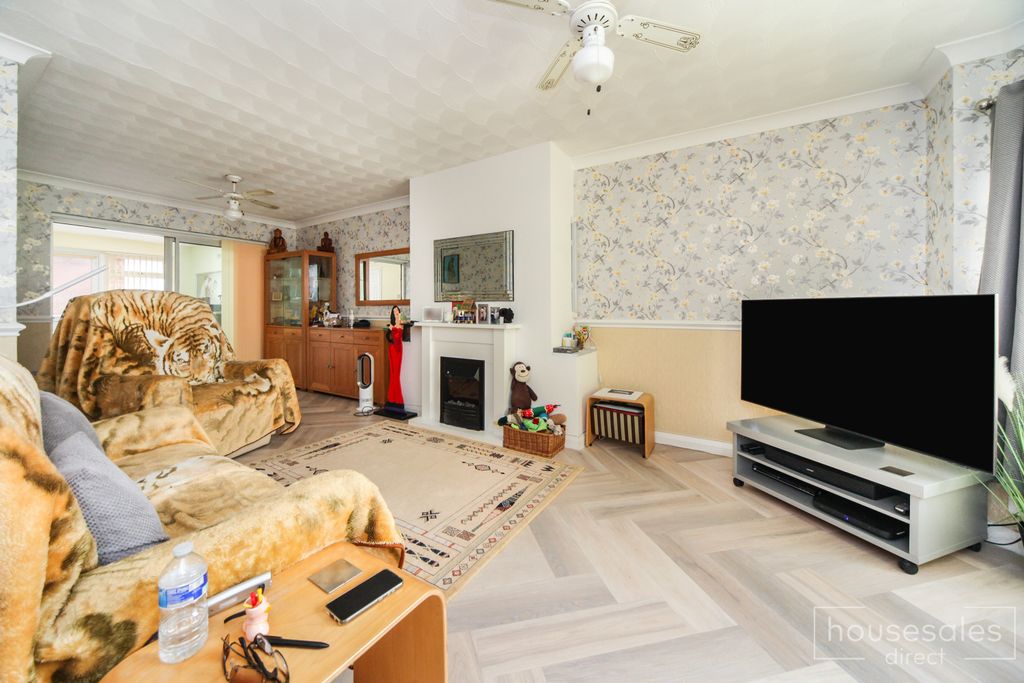 Property photo 2 of 14