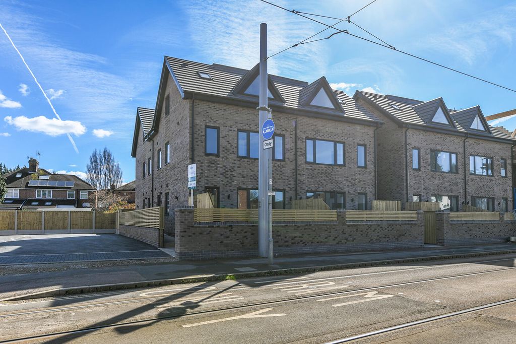 Property photo 1 of 21 Front (Exterior)