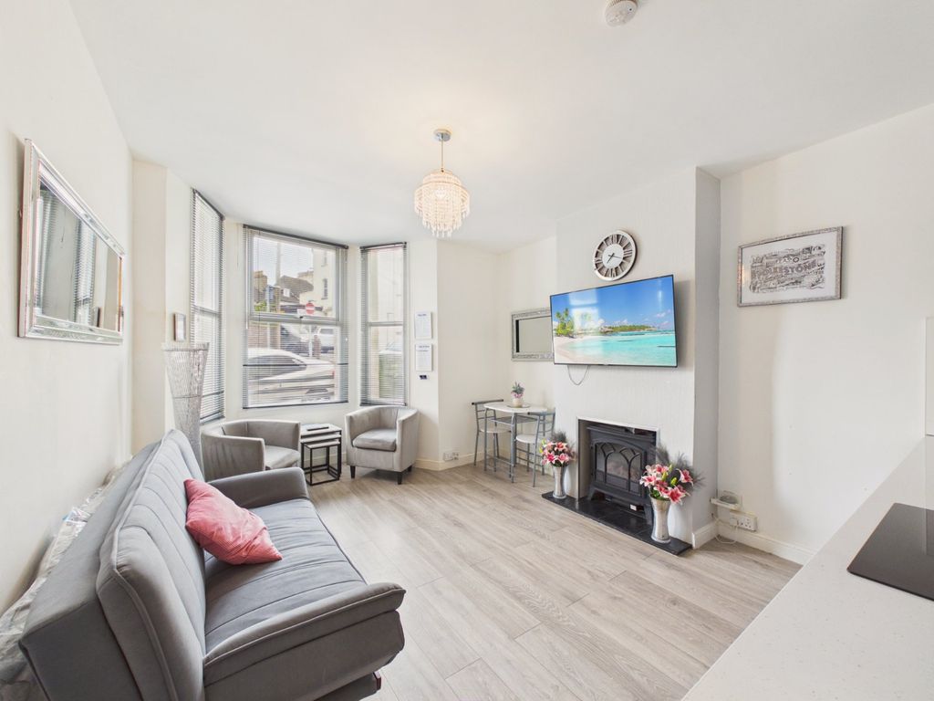 Property photo 2 of 14 Living Room