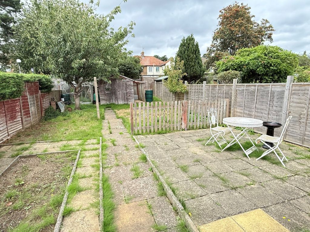 Property photo 3 of 8 Garden