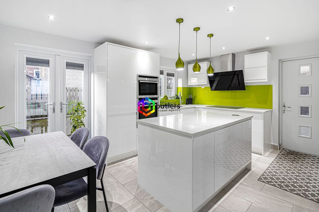 Property photo 2 of 28