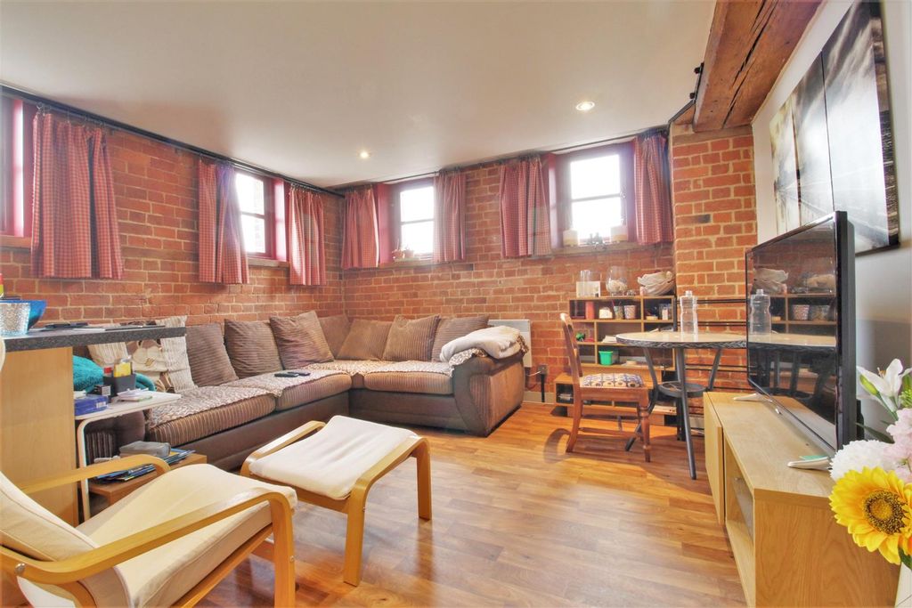 Property photo 2 of 11