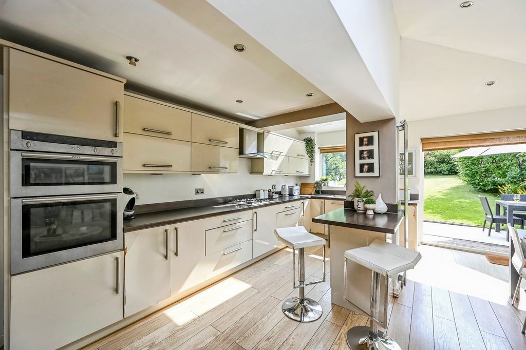 Property photo 3 of 16 Photo