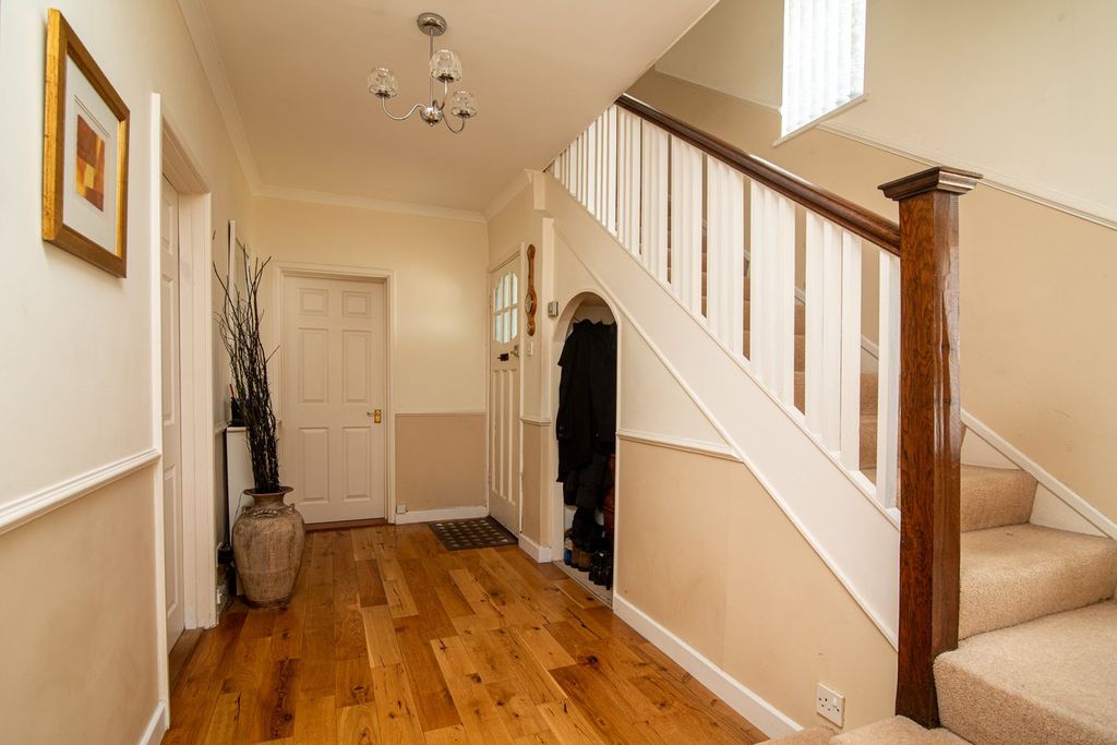 Property photo 2 of 27