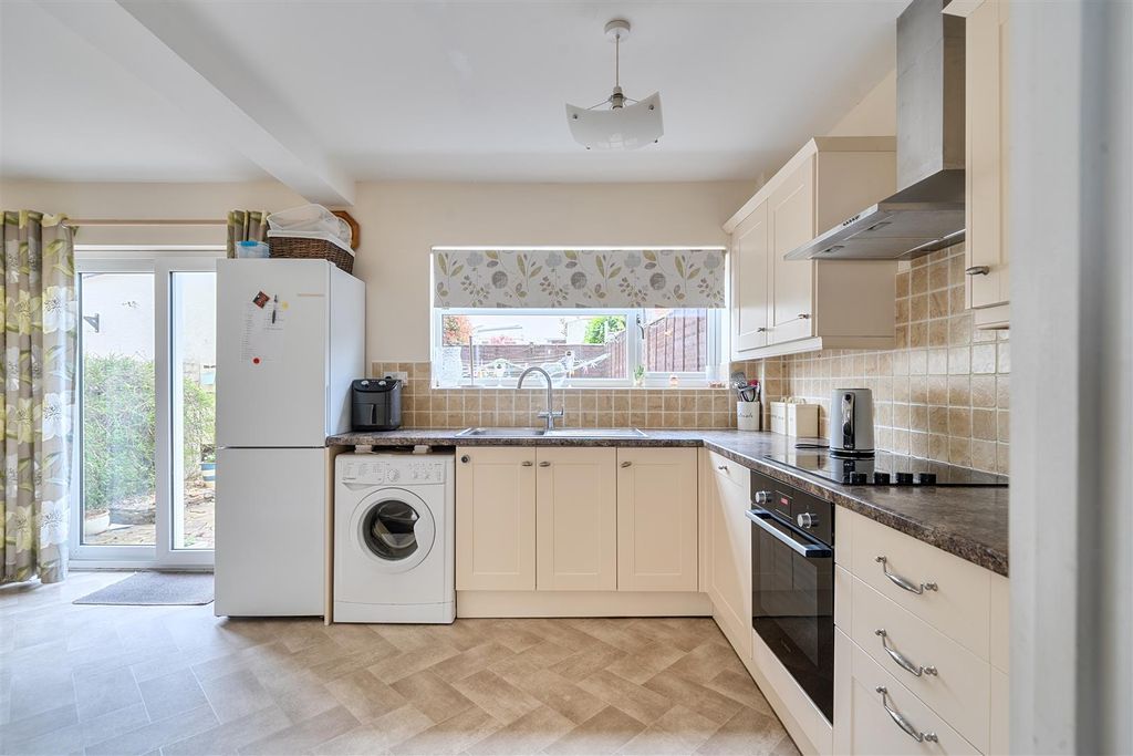 Property photo 1 of 15 Kitchen / Dining Room