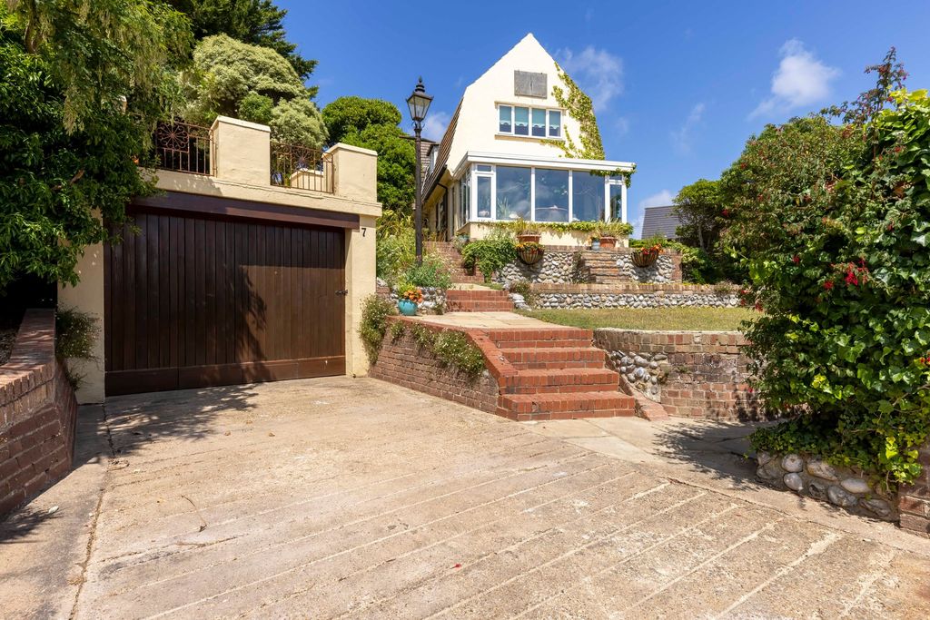 Property photo 1 of 32