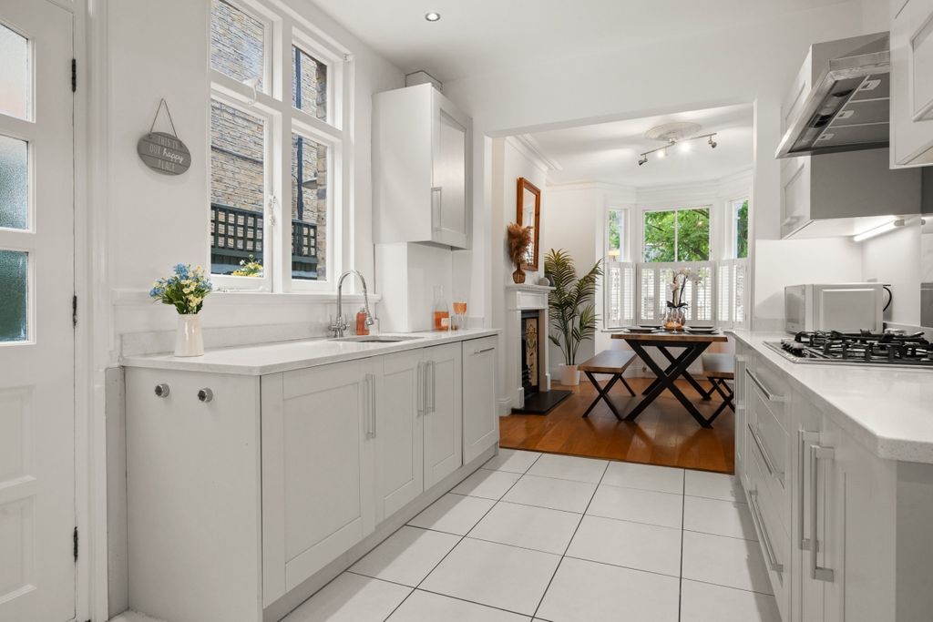 Property photo 1 of 19 18