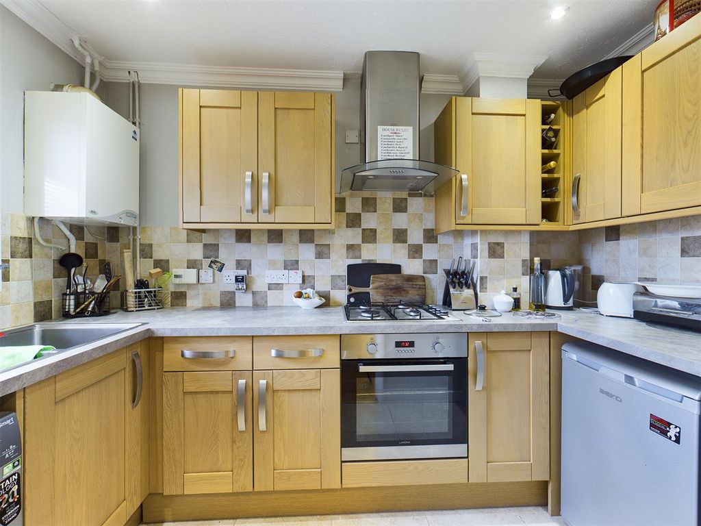 Property photo 2 of 12 Kitchen
