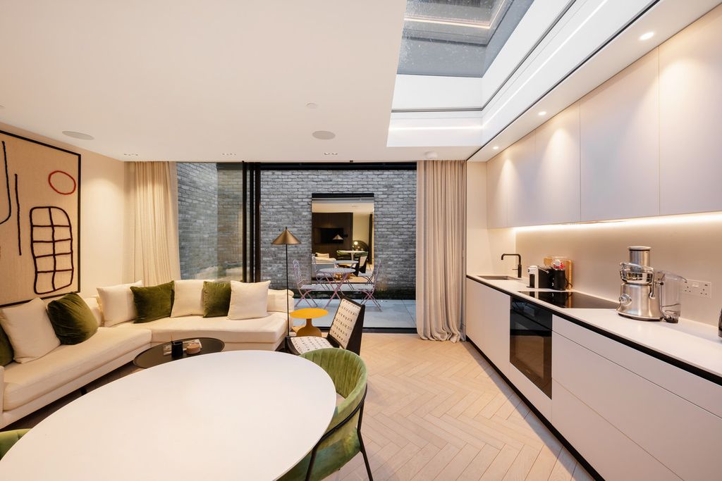 Property photo 3 of 20