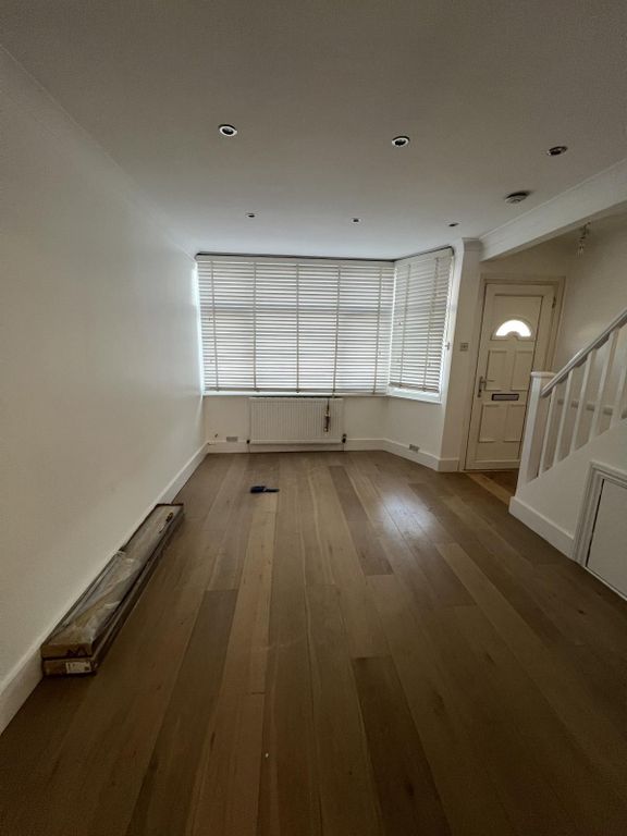 Property photo 1 of 7 2 Bedroom House For Rent In En3