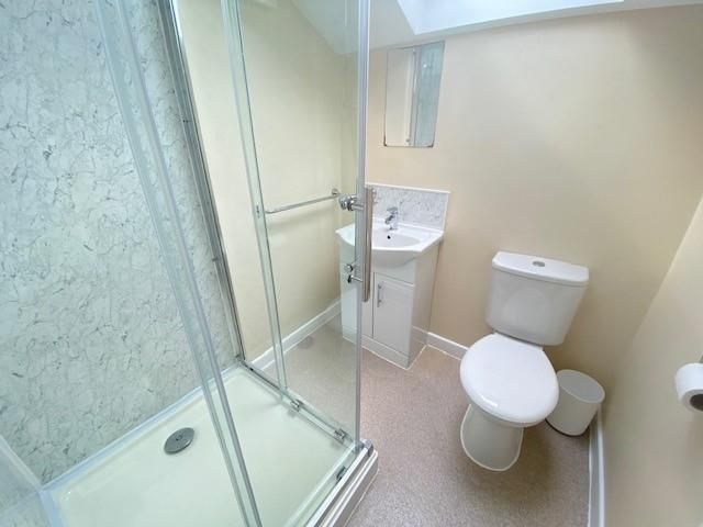 Property photo 3 of 8 42A Regent Shower.Jpg