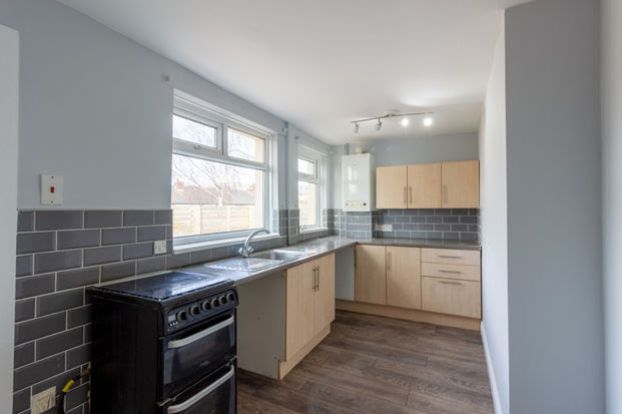 Property photo 3 of 16 Kitchen