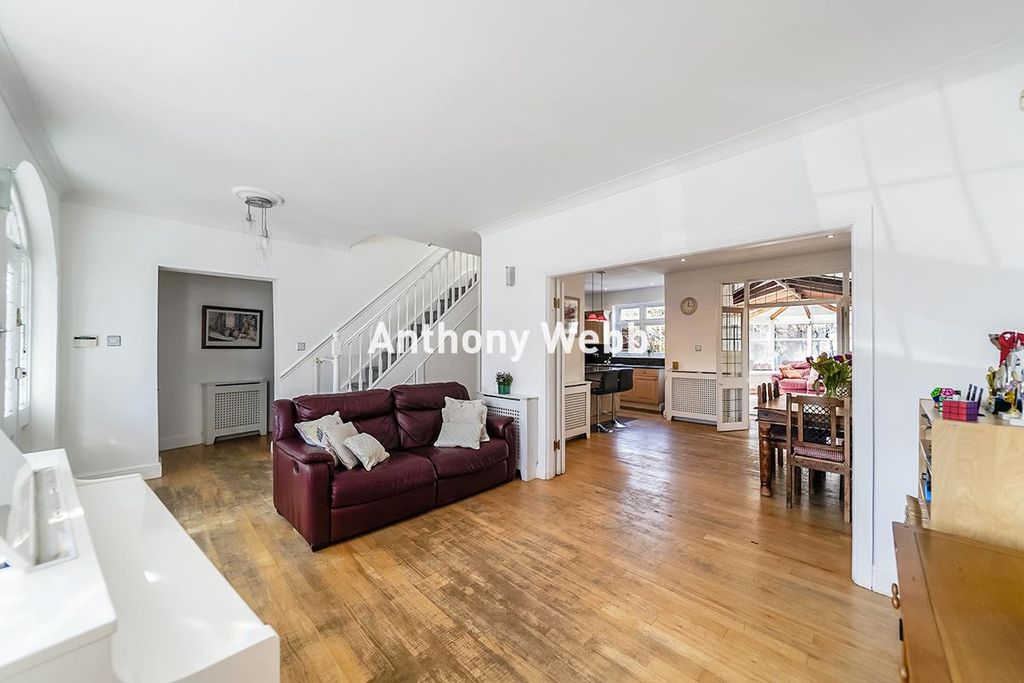 Property photo 2 of 27 Living Area