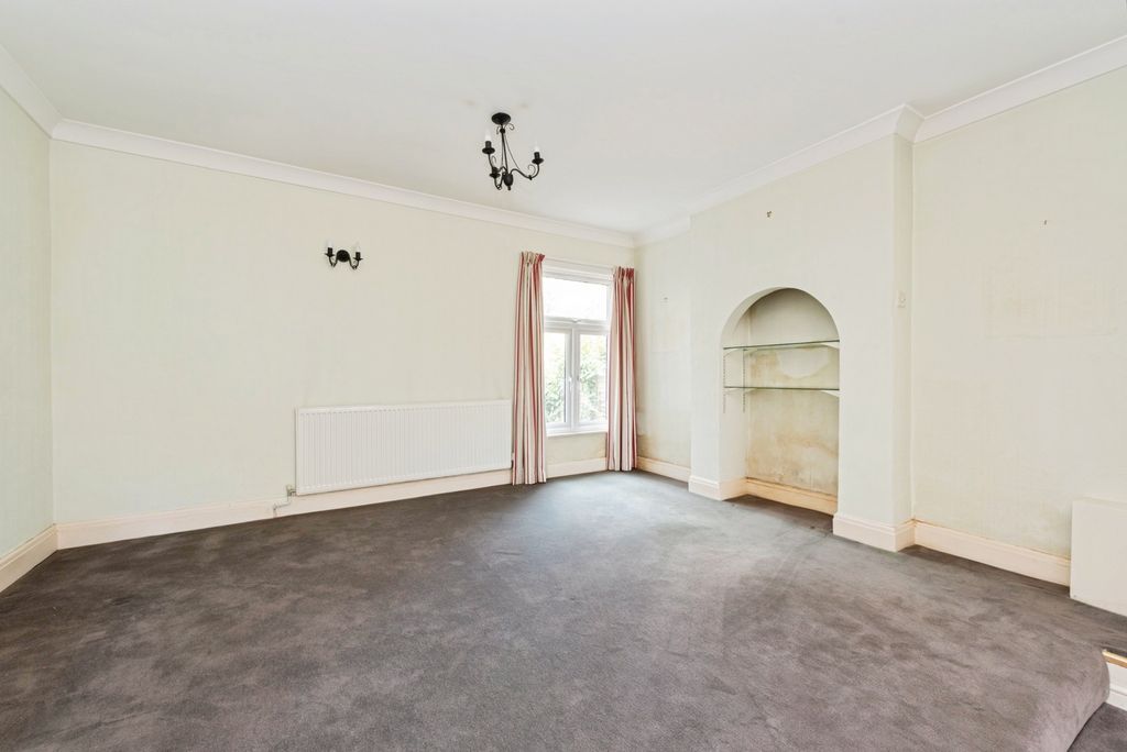 Property photo 3 of 19 Dining Area