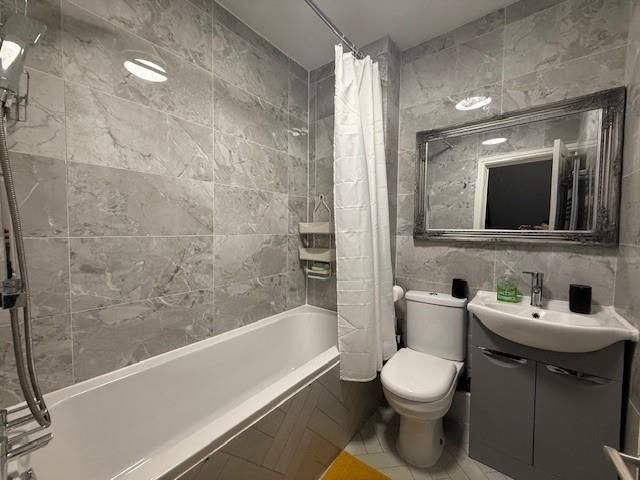 Property photo 2 of 7 Bathroom