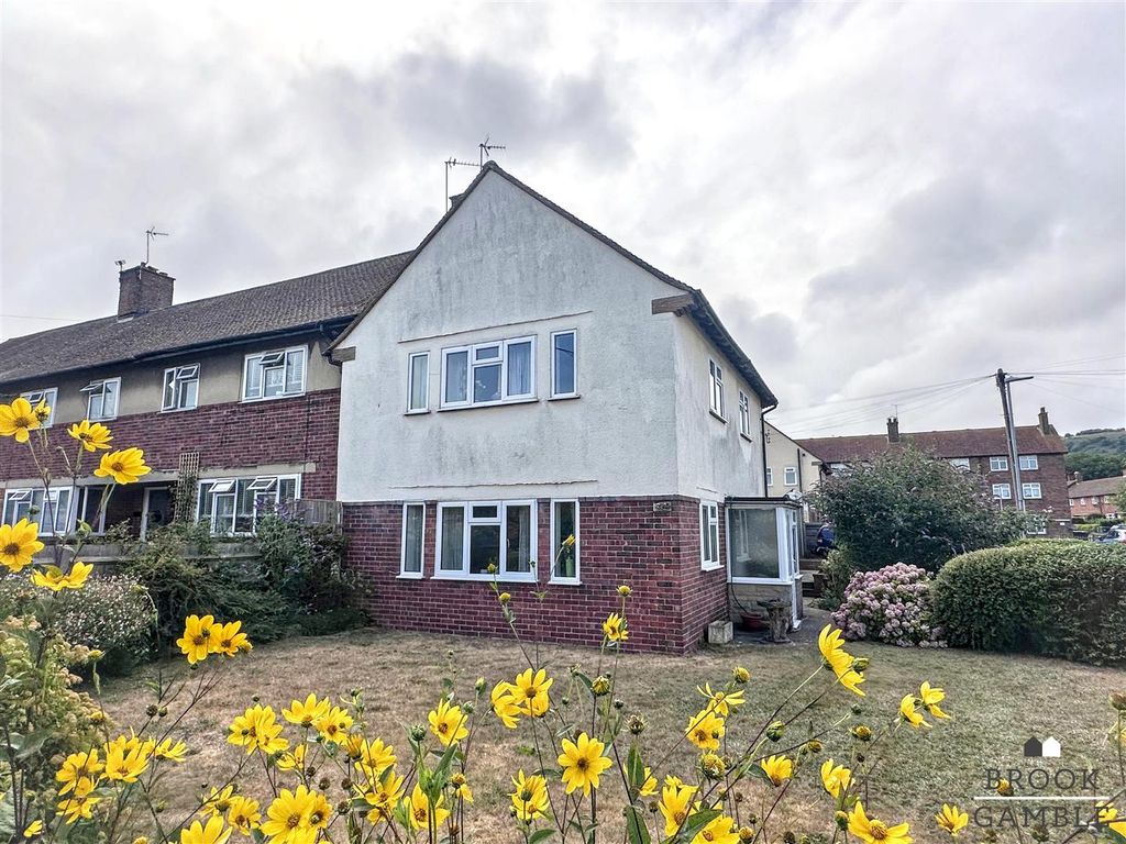 Property photo 1 of 17 01323 438506