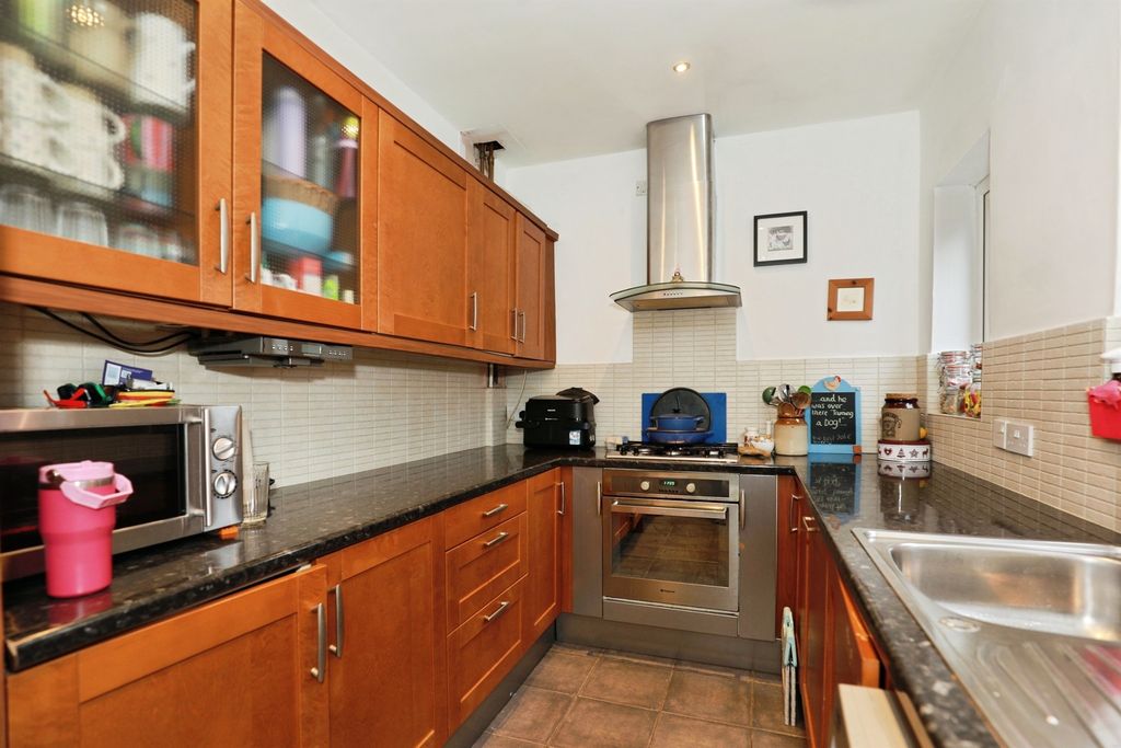 Property photo 2 of 20