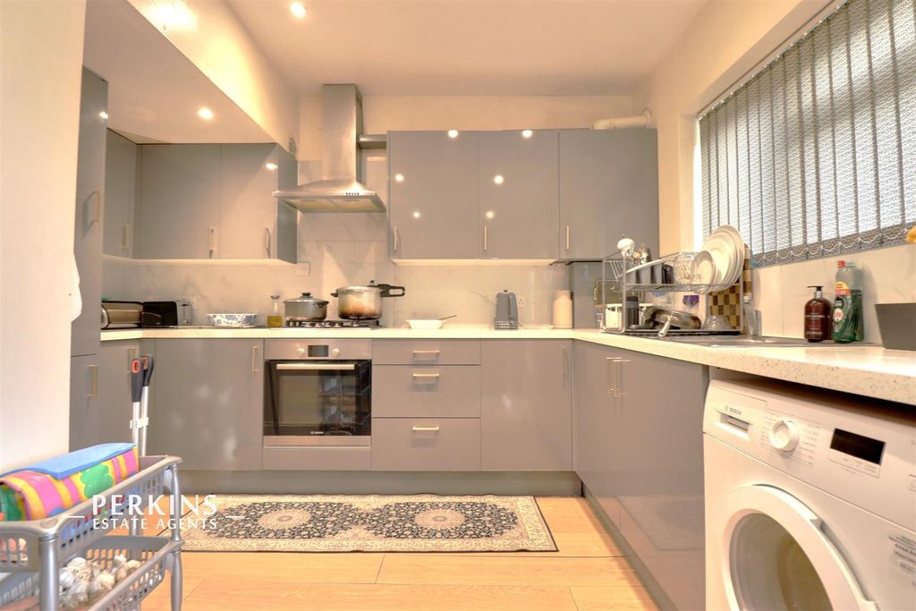 Property photo 2 of 10 Kitchen.Jpg