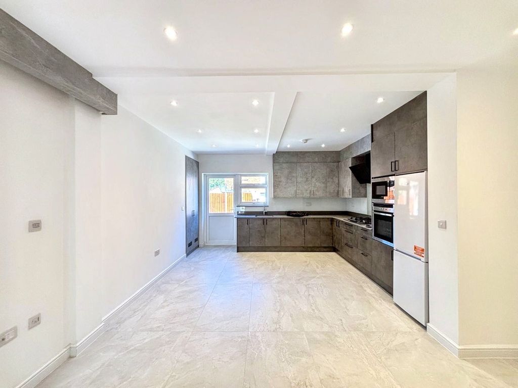 Property photo 2 of 29