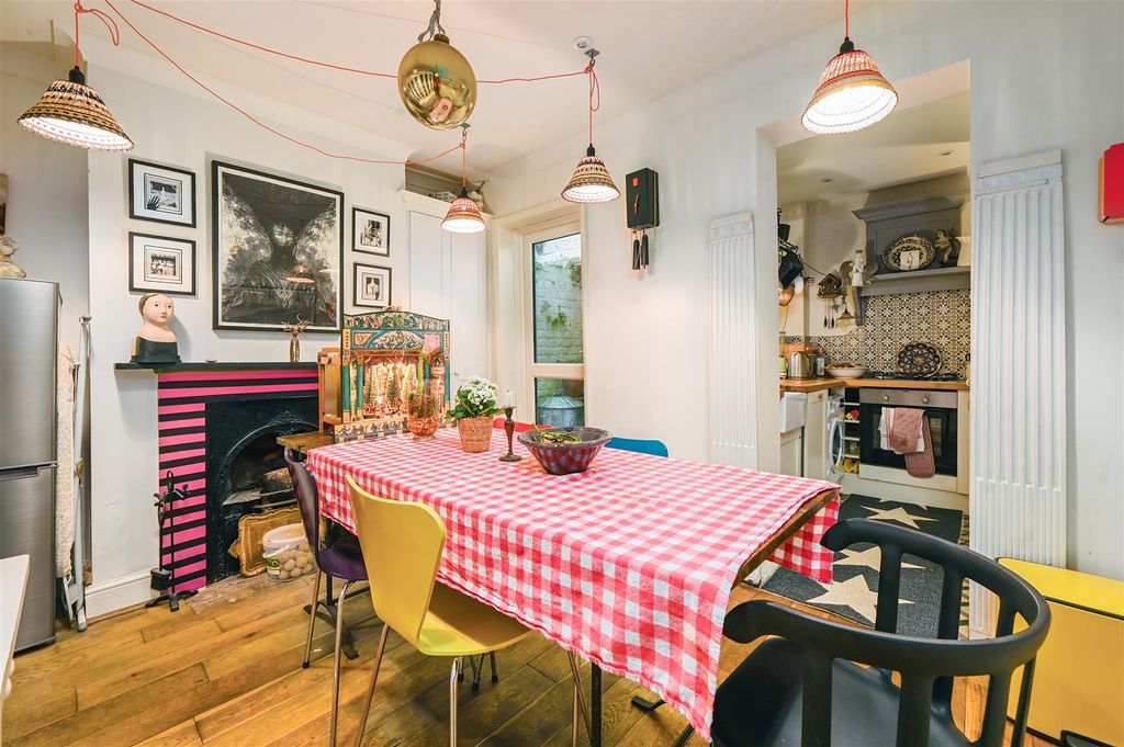 Property photo 3 of 15 5 Wellington Terrace (3).Jpg